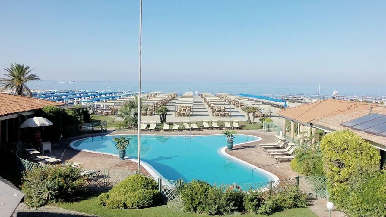 Soleado Beach House Pietrasanta Bagian luar foto