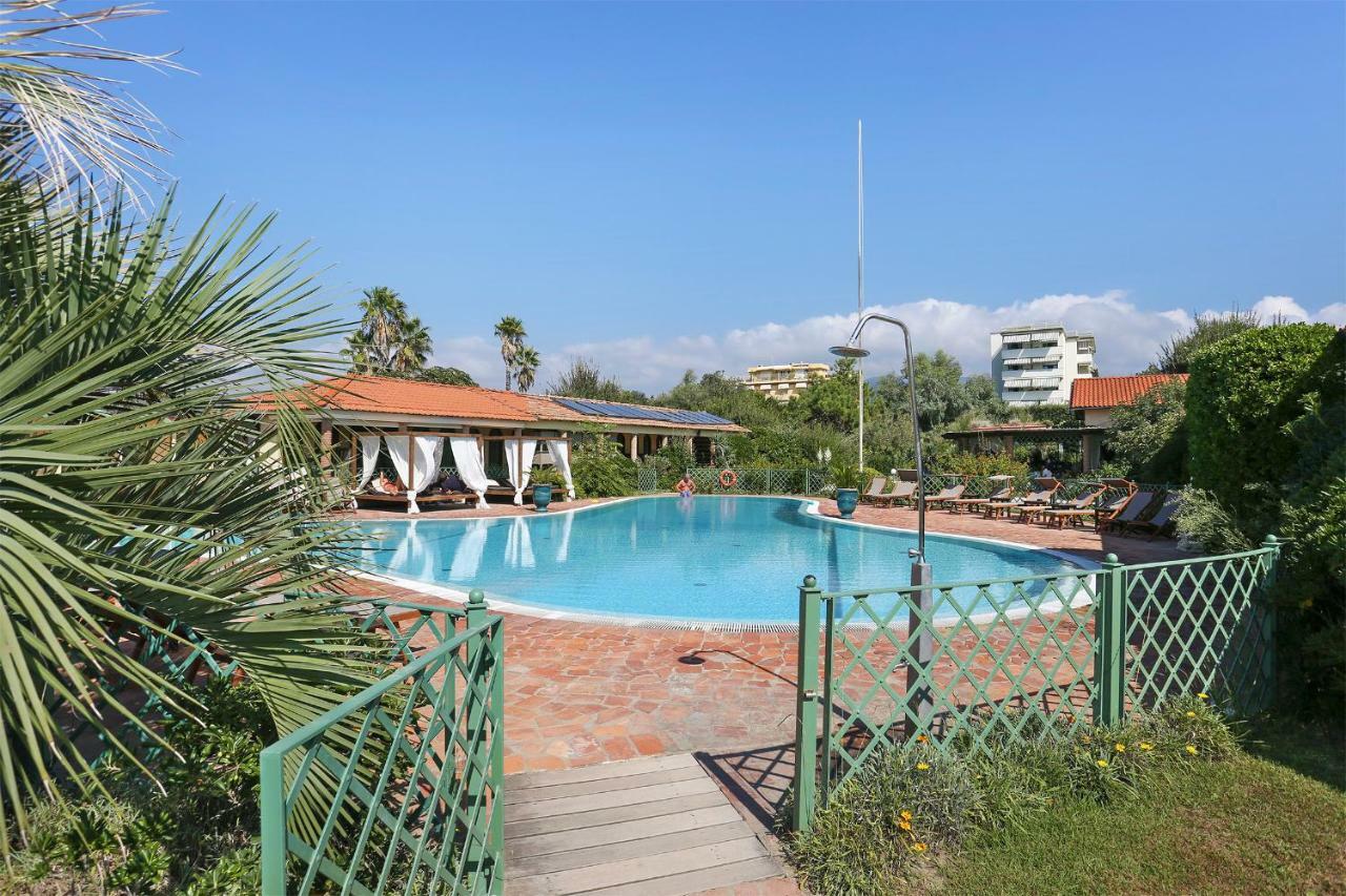 Soleado Beach House Pietrasanta Bagian luar foto