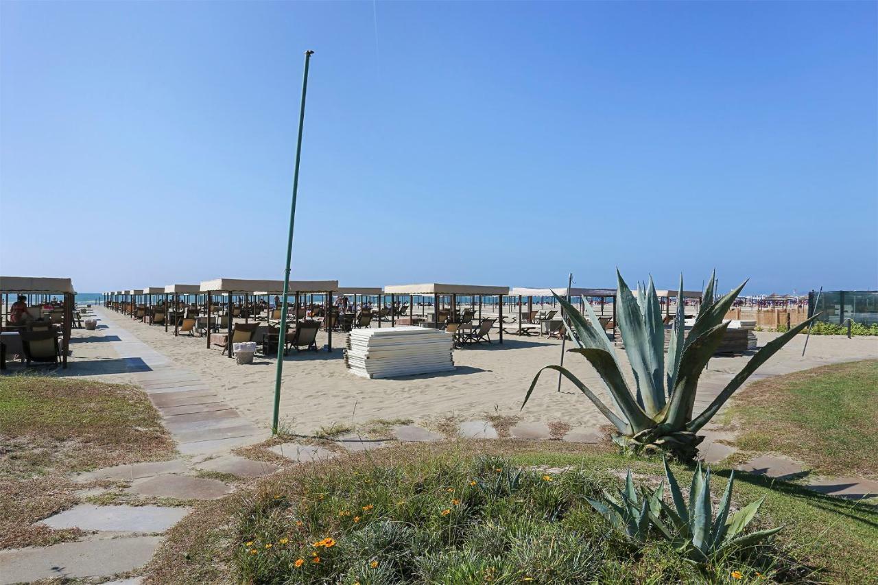 Soleado Beach House Pietrasanta Bagian luar foto